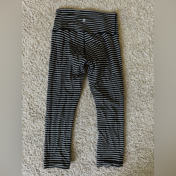 Lululemon Wunder Under High-Rise Tight 25" *Luxtreme. Size 6 - Picture 5 of 6